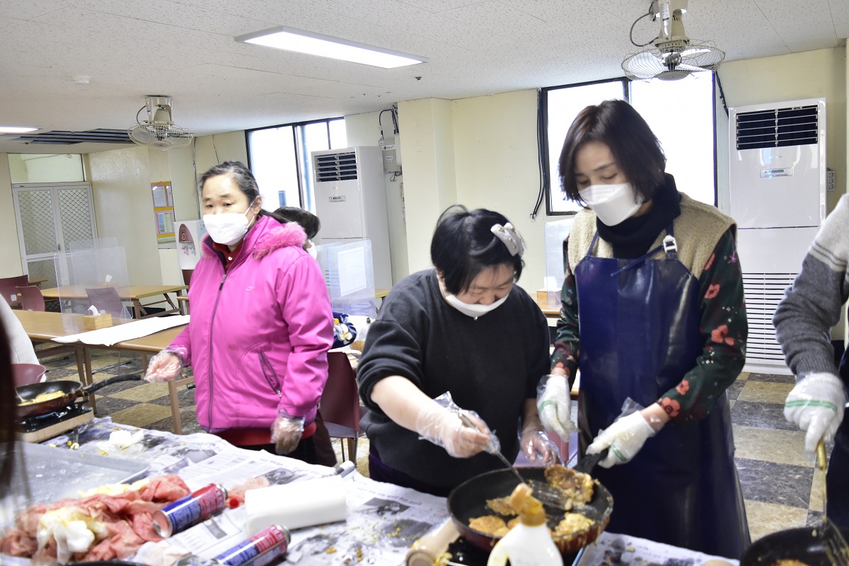 함께 하는 즐거움 전 부치기