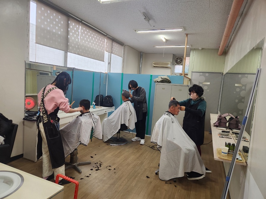 25.3.18. 이미용봉사 진행